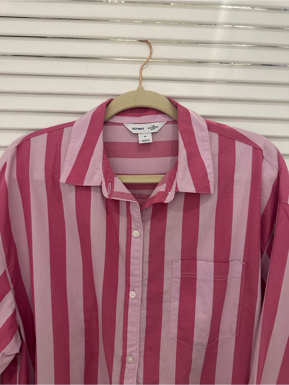 Old Navy Oversized Button-Down Boyfriend Shirt - Picture 3 of 8
